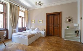 For Celebrations Spacious 3Bdr Apartment With Balcony